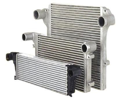 Mobil Charge Air Cooler bersirip Tabung Heat Exchanger / Bar dan Lempeng Struktur Aluminium